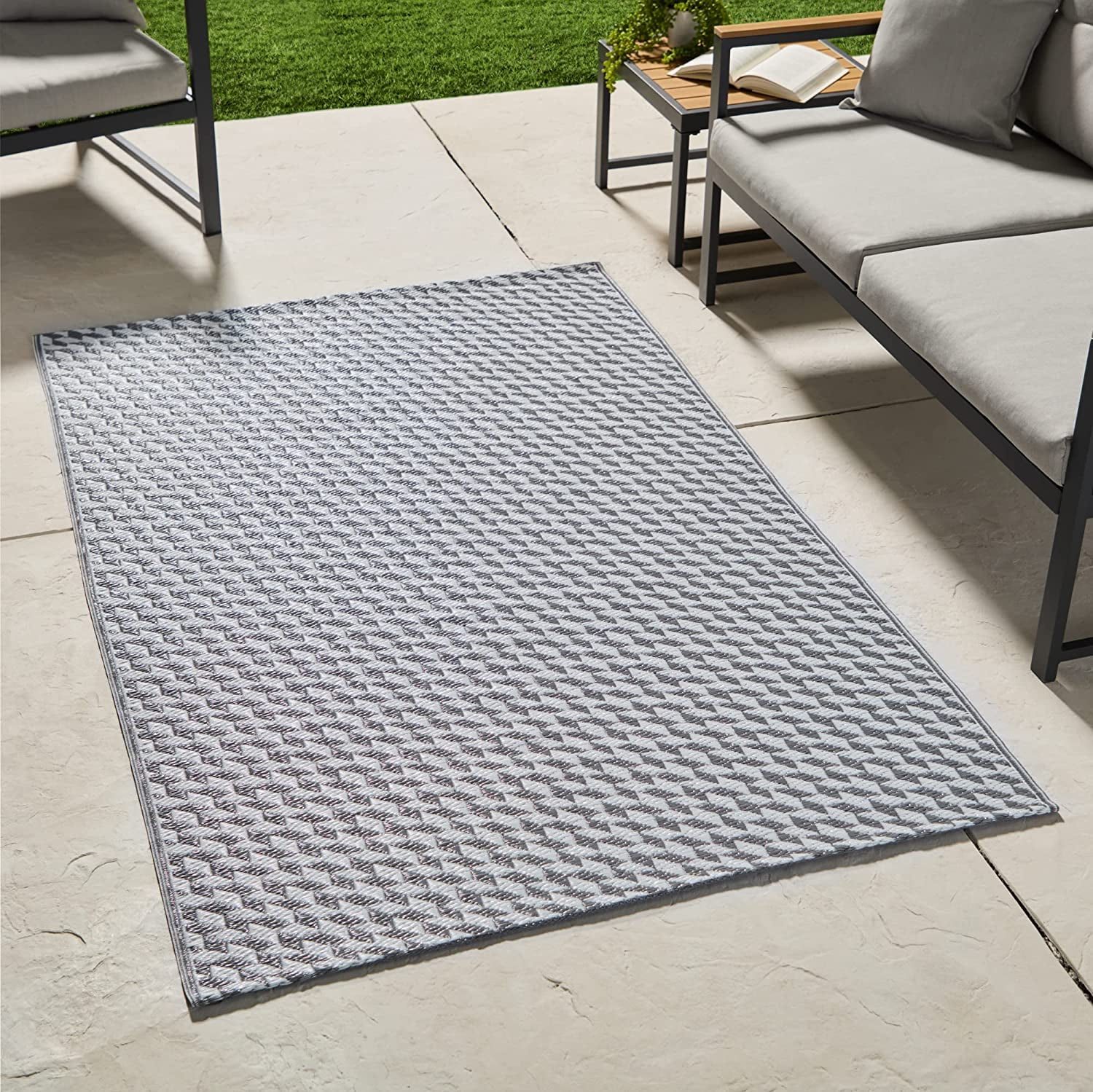 Bullen Houndstooth Outdoor Rug 5x8 Patio Décor Waterproof and