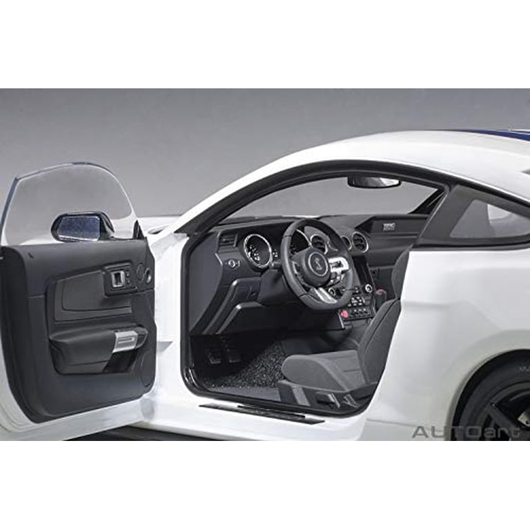 Ford Mustang Shelby GT-350R Oxford White with Lightning Blue