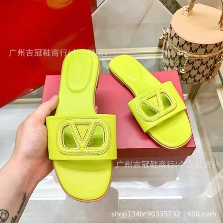 

2024 New Arrival Slippers Women‘s Summer Outfit Low Heel Beach Shoes All-Match V-Cut-Out Sandals Women‘s Shoes