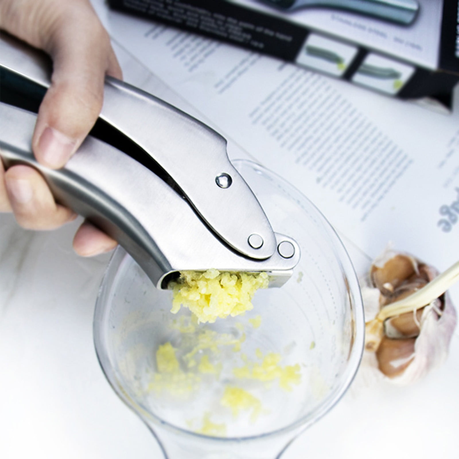 1x No Peeling Required Stainless Steel Garlic Press with Detachable Handle for Fine Mincing - Rust-Proof,Dishwasher Safe Garlic Crusher,Stainless Steel Mincer,Crusher & Brush Set,Easy to Clean,Silver