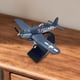 thumbnail image 5 of Diecast Avión Modelo Réplica F4U-1 Coleccionable Decorativo Mesa Acabado Auténtico en Escala 1/72 con Materiales Sólidos Adecuado para Regalo Hombre Decoración Estudio Exhibición Hogar, 5 of 9