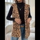 thumbnail image 4 of Chaleco Informal de Felpa de Doble Cara con Estampado de Leopardo, Capucha y Bolsillos para Mujer, Sin Hebillas, para Otoño e Invierno. Marrón Oscuro XL, 4 of 9