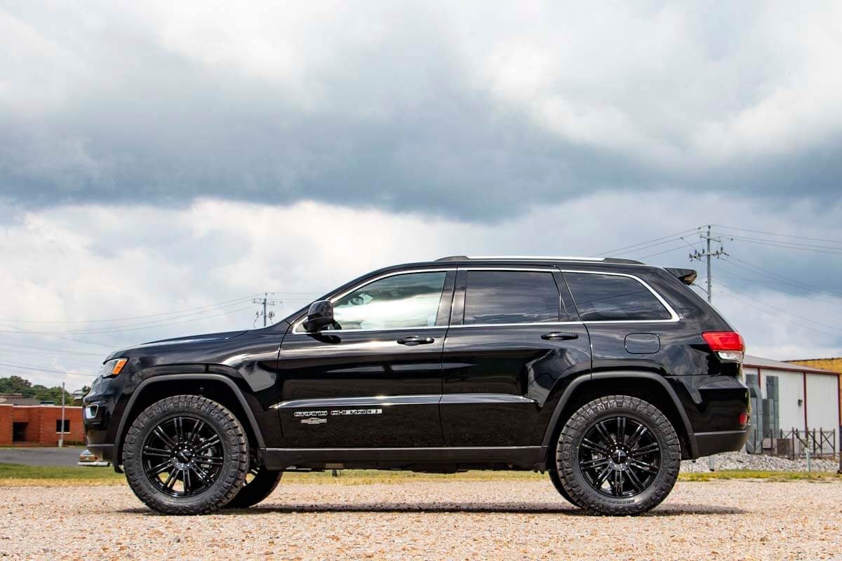 Rough Country 2.5 Lift Kit w/N3 Struts for 16-22 Jeep Grand Cherokee WK2 - 91430 Fits select: 2021 JEEP GRAND CHEROKEE LIMITED