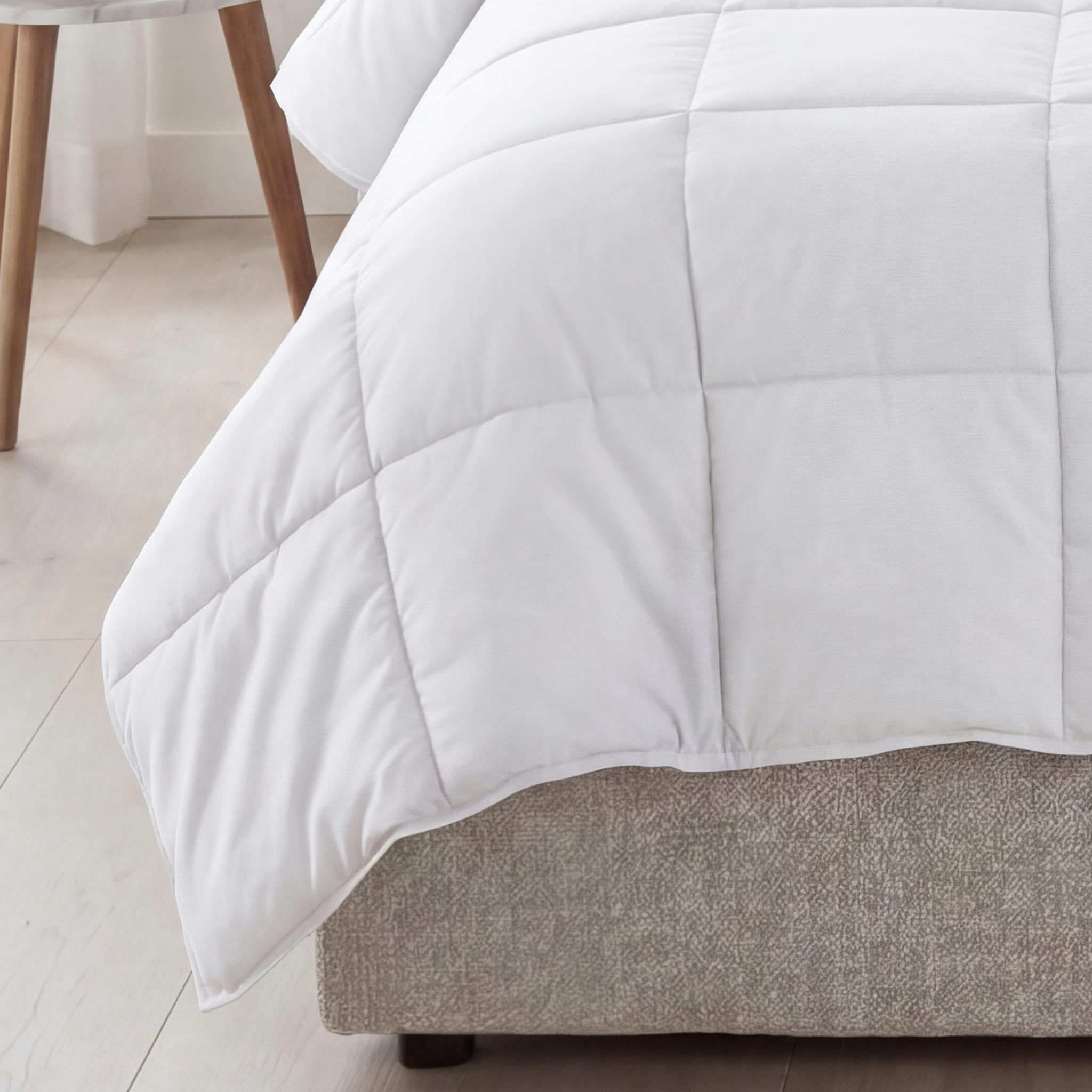 Superior Solid Comforter Down Alternative Bedding, Full/ Queen, White
