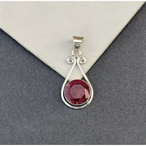 Indian Ruby Gemstone Handmade Jewelry Pendant 925 Sterling Silver Pendant