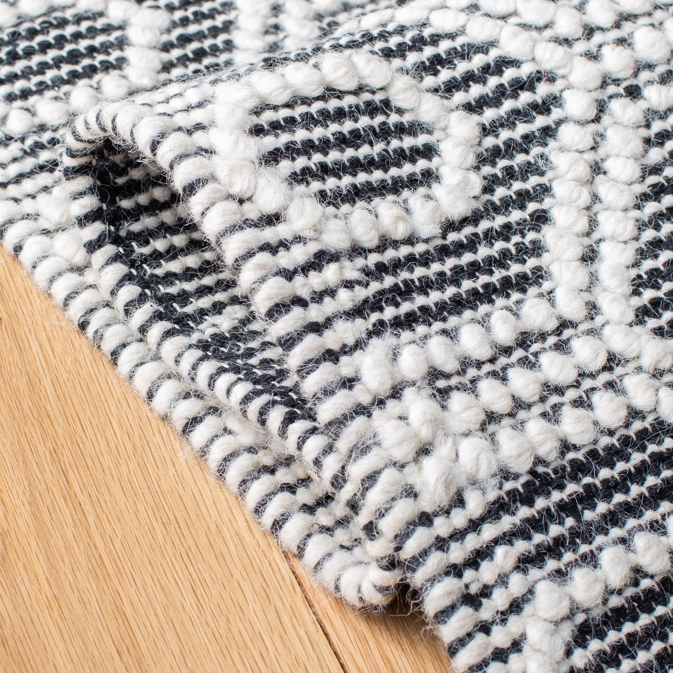 SAFAVIEH Natura Calvagh Geometric Runner Rug, Ivory/Black, 2'3" x 8'