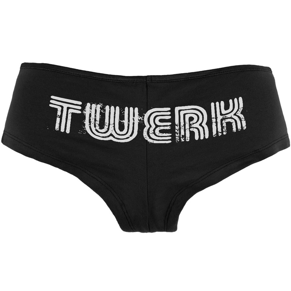 girls twerking booty shorts