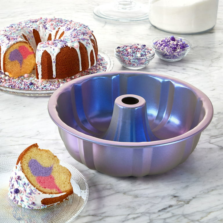 Buy Heart Shape Aluminum Cake Pan, Titanium Coating, Non-Stick, 12 Cups,  Heavy Duty, Christmas Bundt Cake Pan, 10 Inch Baking Mold, Cast Aluminum  Fluted Tube Pan, Easy to Clean (Gold) Online at