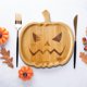thumbnail image 1 of Bandeja de Madera con Forma de Calabaza Fantasma para Halloween, Ideal para El Hogar, La Cocina y El Comedor., 1 of 5