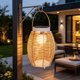 thumbnail image 4 of Lámpara colgante solar para jardín con diseño de ratán tejido: lámpara decorativa impermeable para exteriores, ideal para villas, casas de huéspedes, patios y balcones., 4 of 6