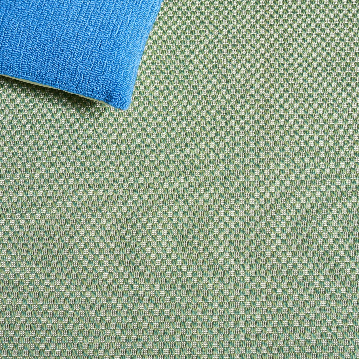SAFAVIEH Machine Washable Rug Indoor/Outdoor Bermuda Collection - Bermuda David Plaid Indoor/Outdoor Area Rug, Green/Ivory, 6'7" x 6'7" Round