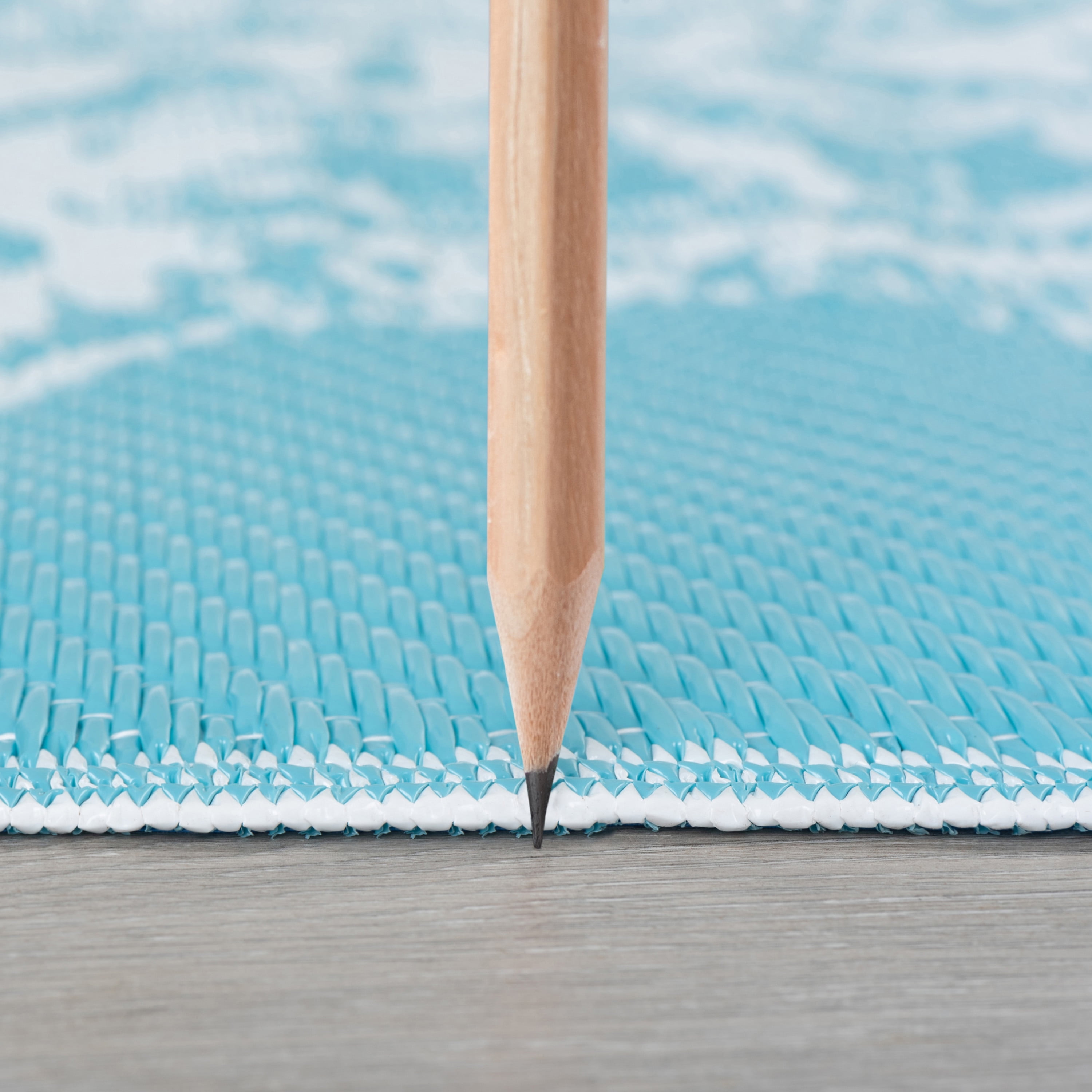 5x7 Reversible Aqua and White Polypropylene Outdoor Medallion Area Rug