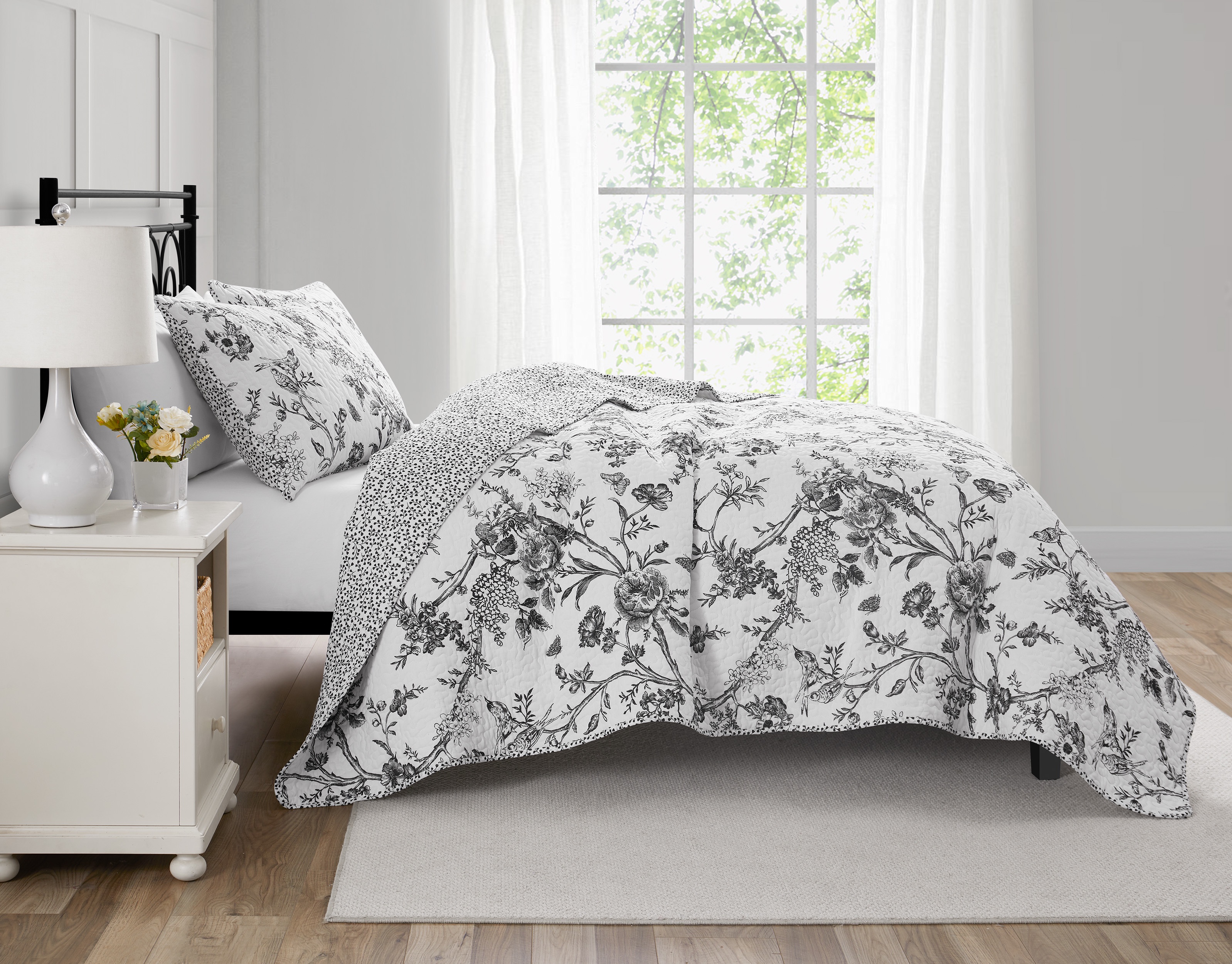 Chantilly Toile Floral Black 2-Piece All-Season Reversible Cotton Quilt Set - Twin