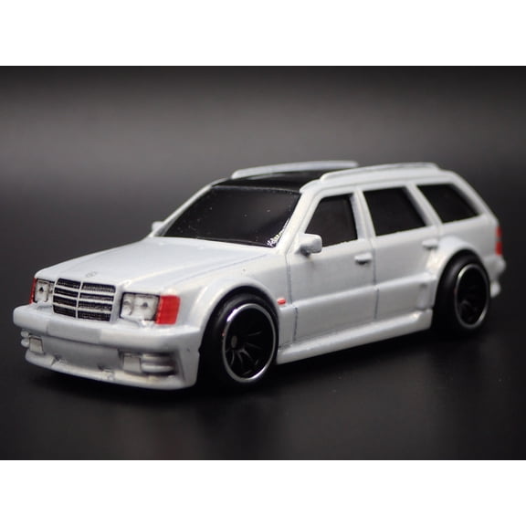Open Box 1996-1997 MERCEDES-BENZ E 36 AMG STATION WAGON 1:64 SCALE DIECAST MODEL CAR