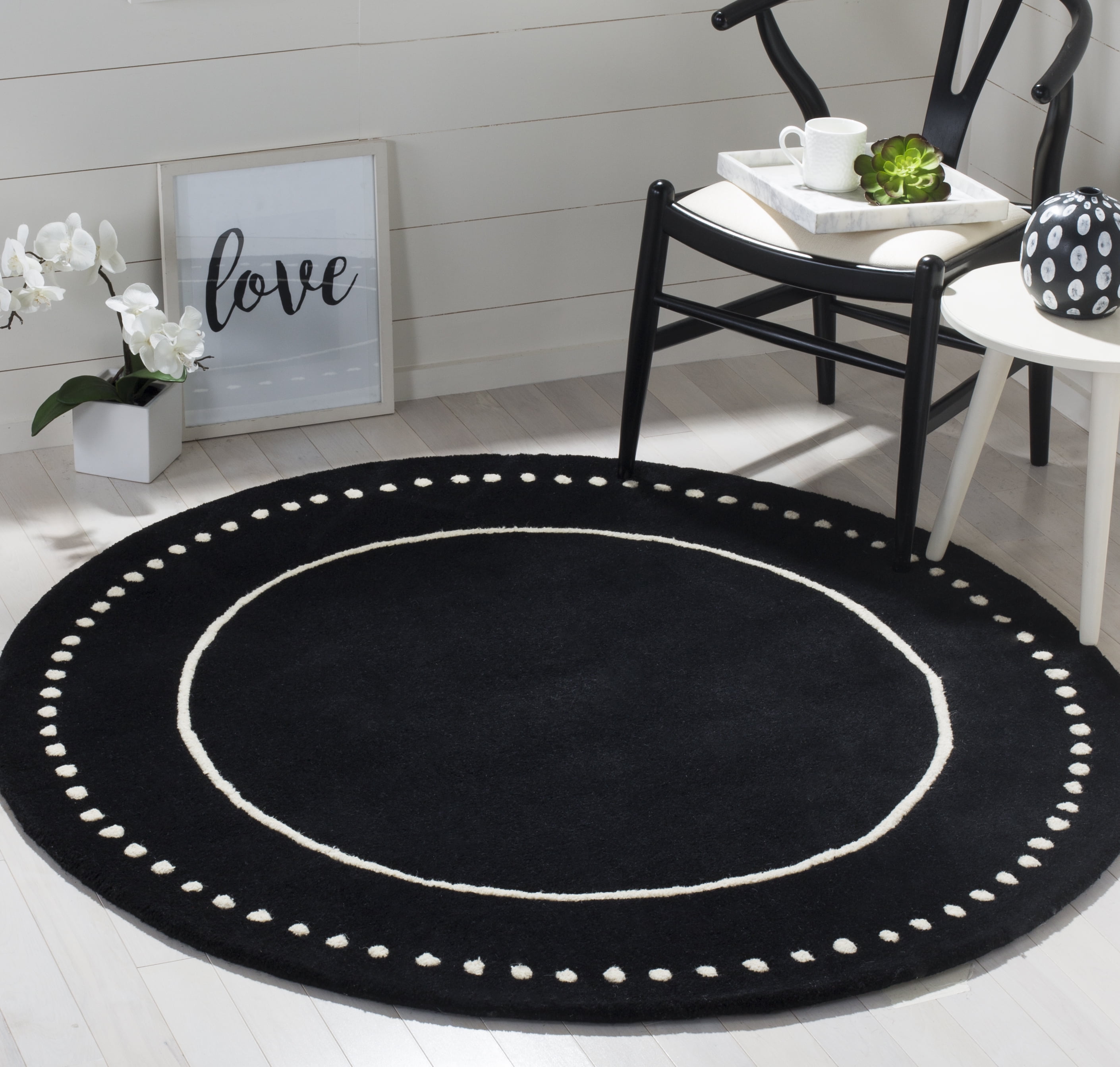 SAFAVIEH Bella Danita Bordered Wool Area Rug, Black/Ivory, 7' x 7' Round