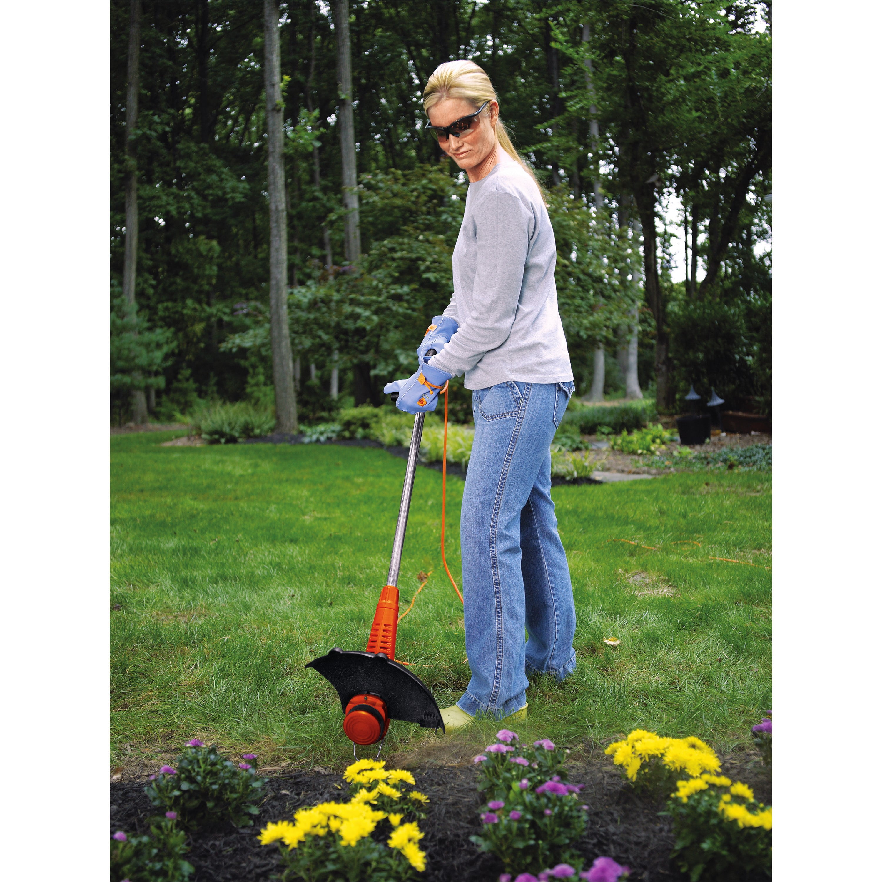 BLACK+DECKER String Trimmer, Electric Automatic Feed, 13-Inch, 4.4-Amp ( ST7700)