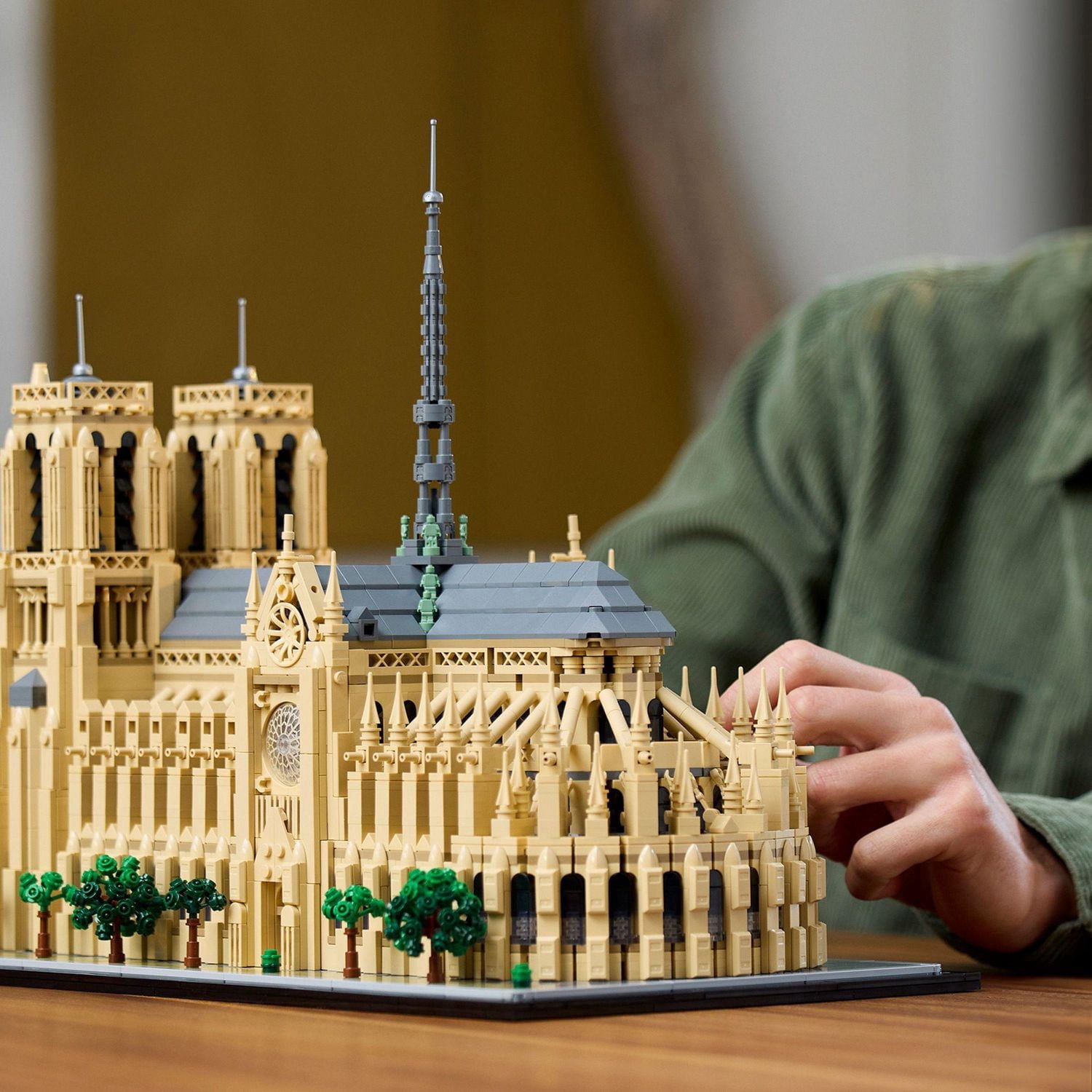 LEGO Architecture Notre-Dame de Paris Replica, Architectural Model Kit, Collectible Building Set for Adults, Build and Display France Souvenir, Paris Gift for Lovers of History, Travel and Art, 21061