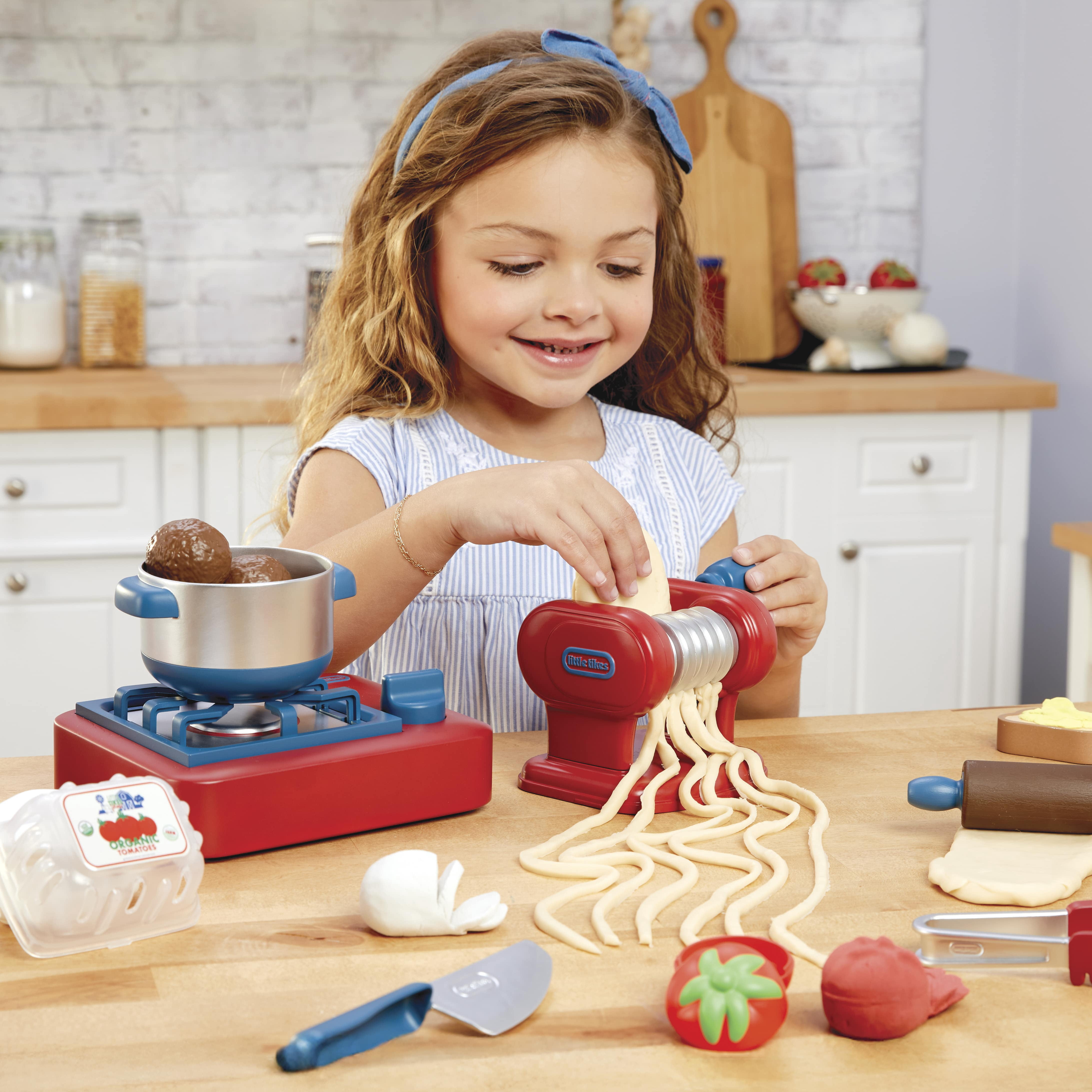 Little Tikes Creative Chefs Italian Restaurant Kit with Make-It Mix Play Sand, Ages 3+