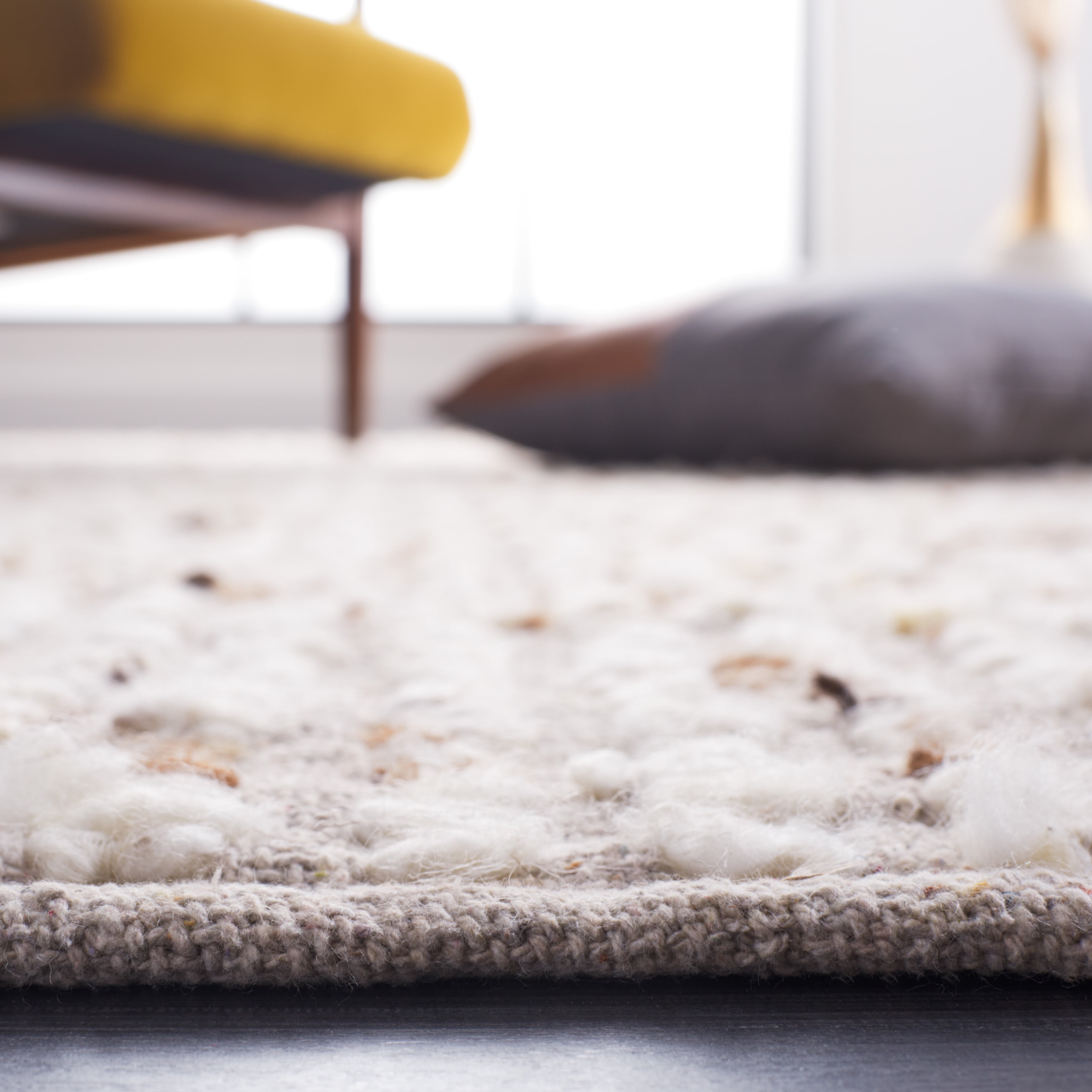SAFAVIEH Natura Edith Distressed Area Rug, Ivory/Beige, 4' x 6'