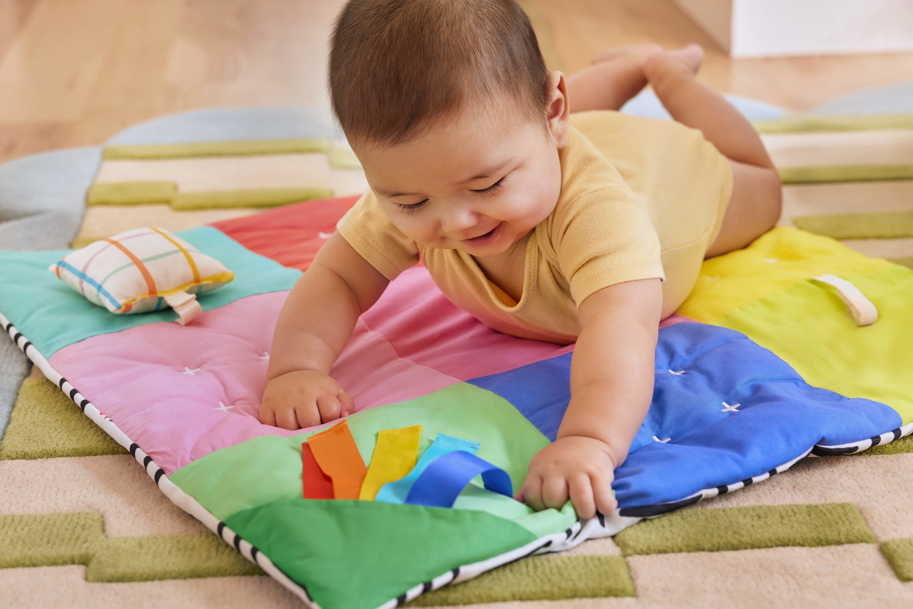 Lovevery, Anytime Activity Mat, On-The-Go Play Mat for Baby, Play Mat for Tummy Time, Lightweight, Easy to Store and Travel, 0+ Months