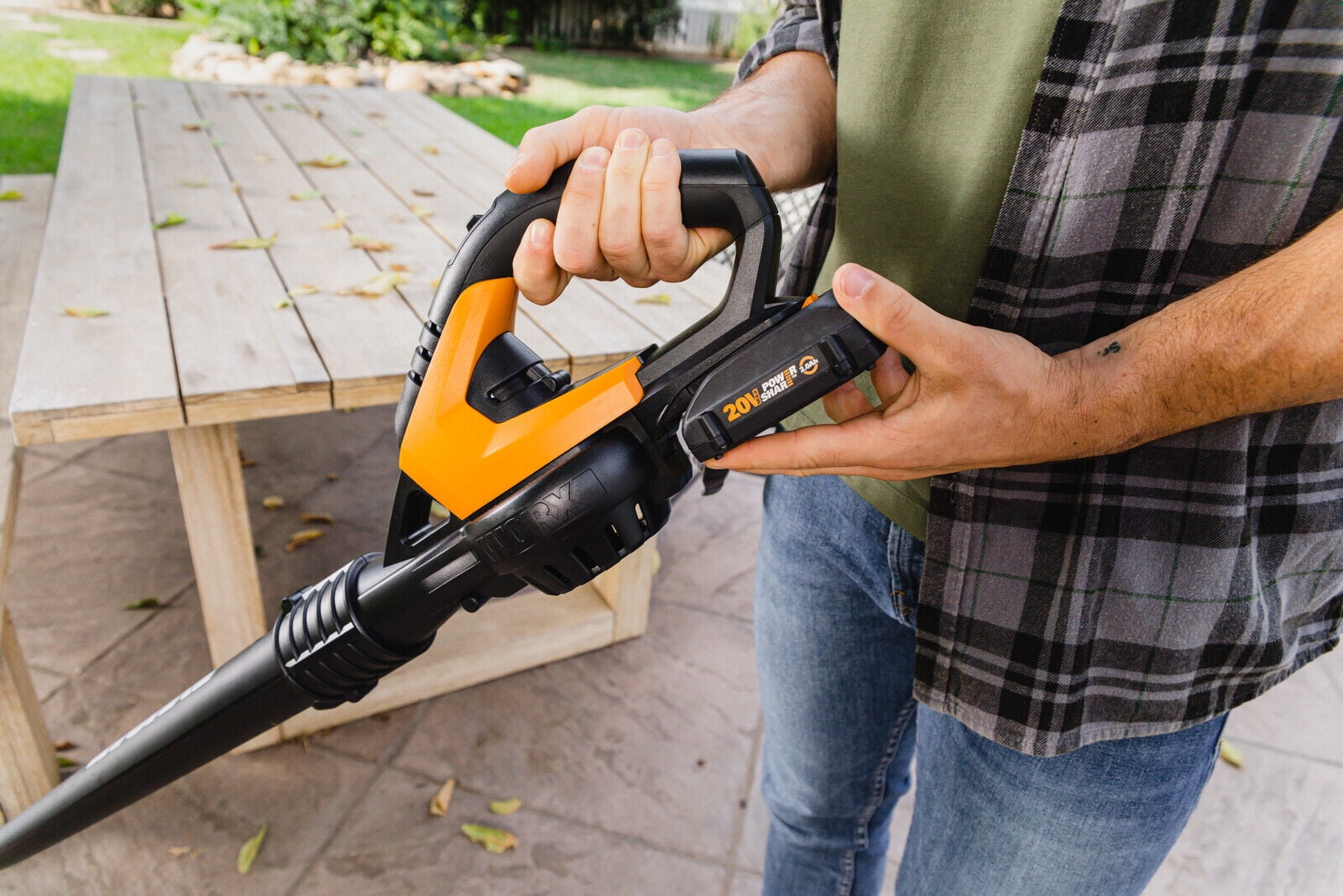 Restored Worx WG545 20V Power Share AIR 4.0Ah Cordless Leaf Blower & Sweeper (Refurbished)