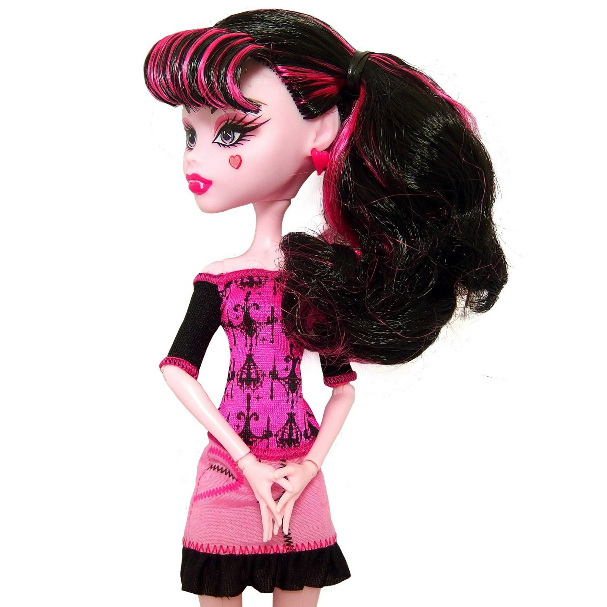 Monster High Scaris City Of Frights Draculaura Daughter Of Dracula Walmart