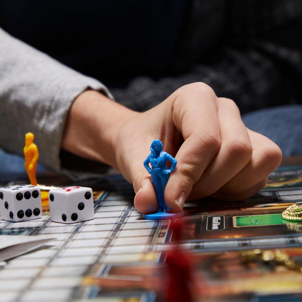 Clue Classic Mystery Board Game photo 3