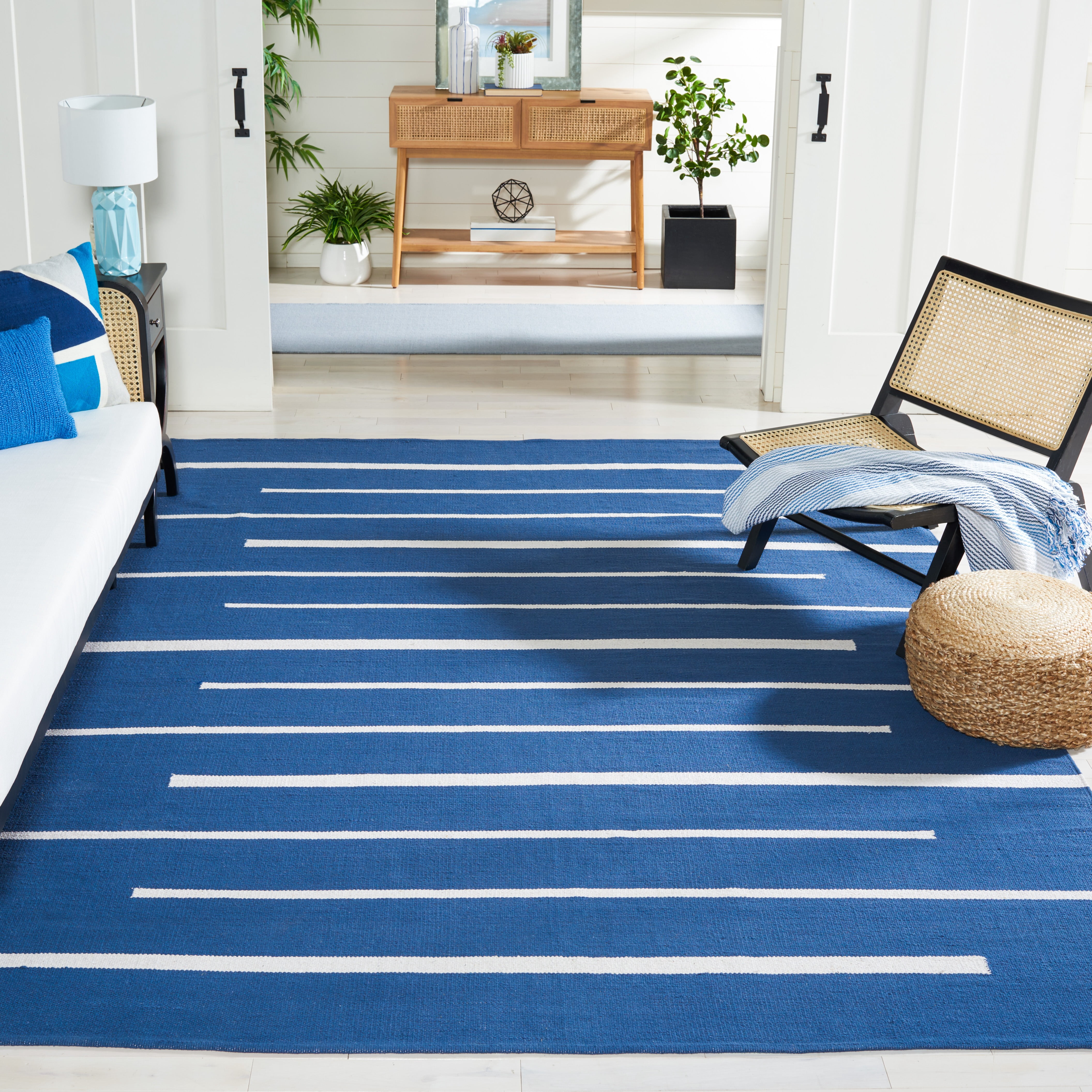 SAFAVIEH Montauk Oswald Geometric Striped Cotton Area Rug, Navy/Ivory, 8' x 10'