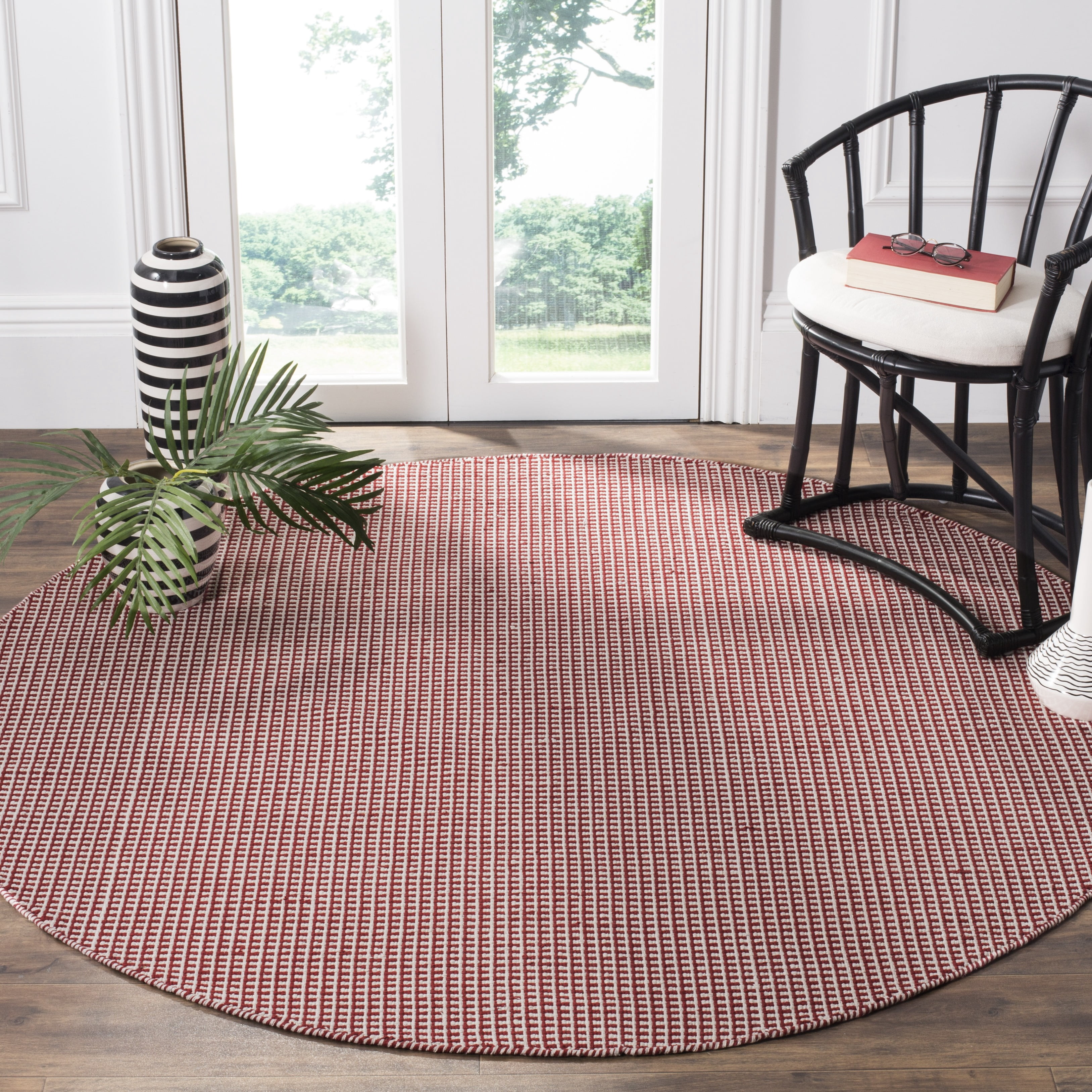 SAFAVIEH Montauk Patton Geometric Cotton Area Rug, Ivory/Red, 4' x 4' Round