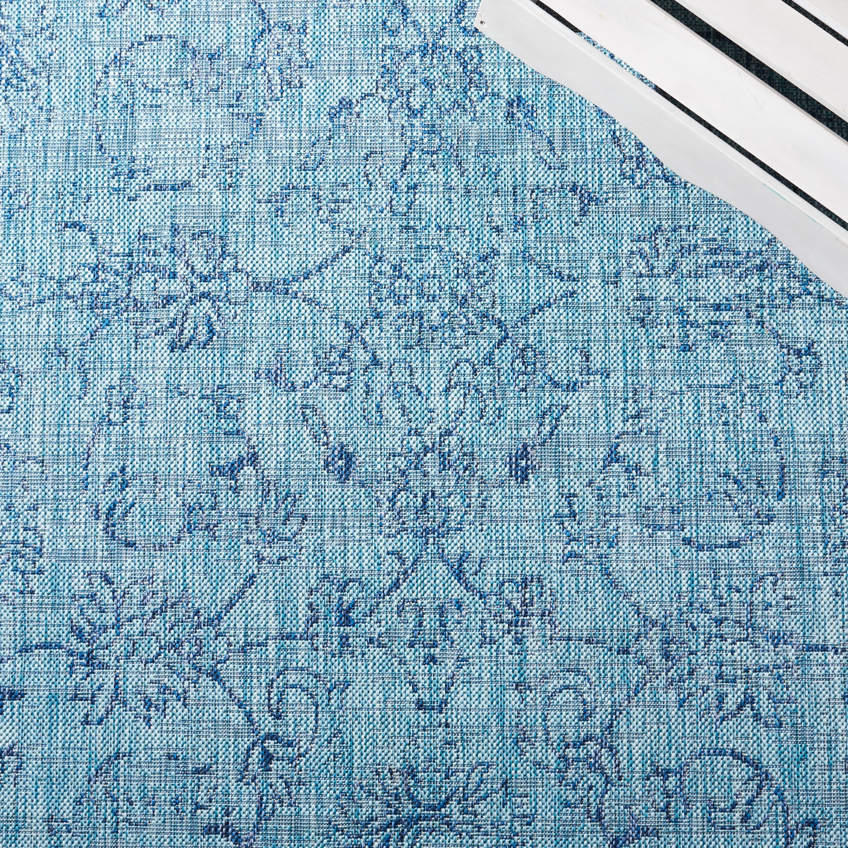 SAFAVIEH Courtyard Darin Botanical Indoor/Outdoor Area Rug, Aqua/Navy, 6'7" x 6'7" Round