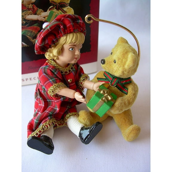 Hallmark Ornament: 1994 Lucinda and Teddy | QX4813