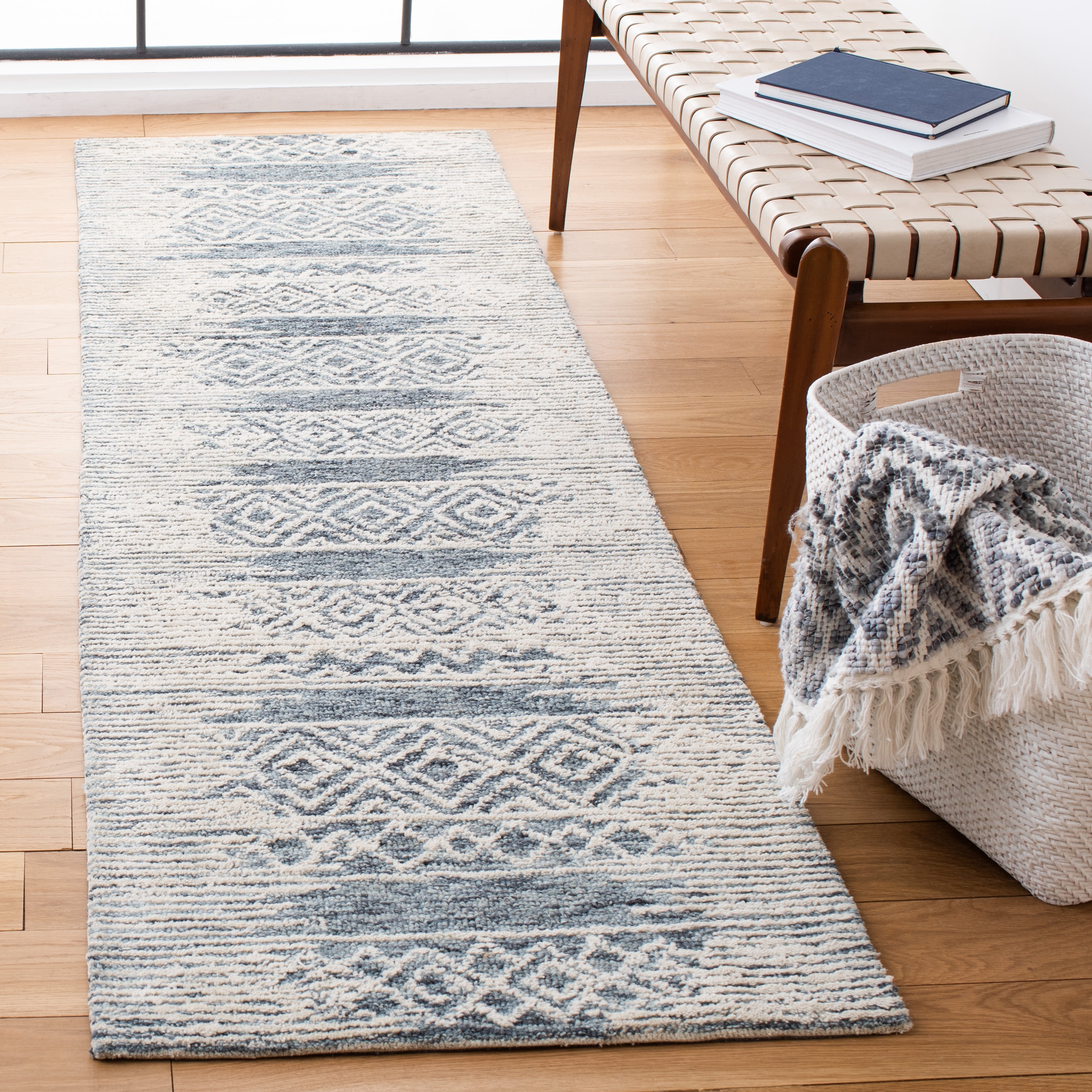 SAFAVIEH Metro Rae Striped Runner Rug, Natural/Blue, 2'3" x 8'