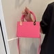 thumbnail image 3 of Bolso de mano de piel sintética con textura, pequeño bolso cuadrado, cadena sencilla, para mujer, con un solo hombro, color rosa, 3 of 5