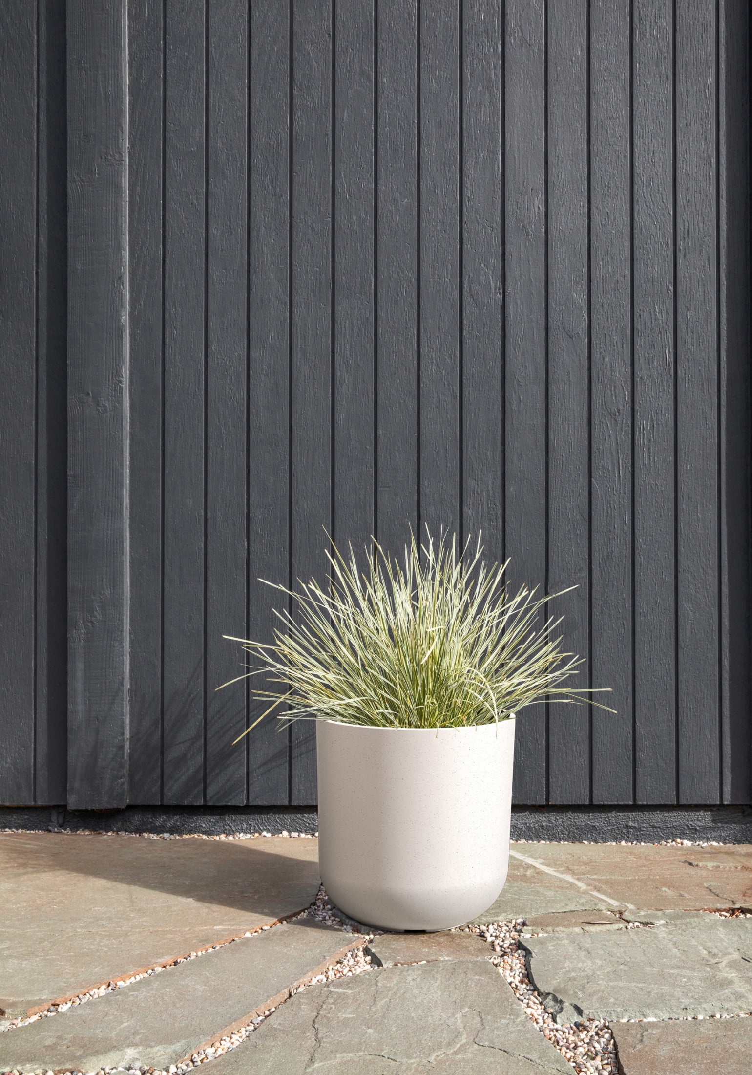Veradek Mason Series Kona 15" Plastic-Stone Planter - White