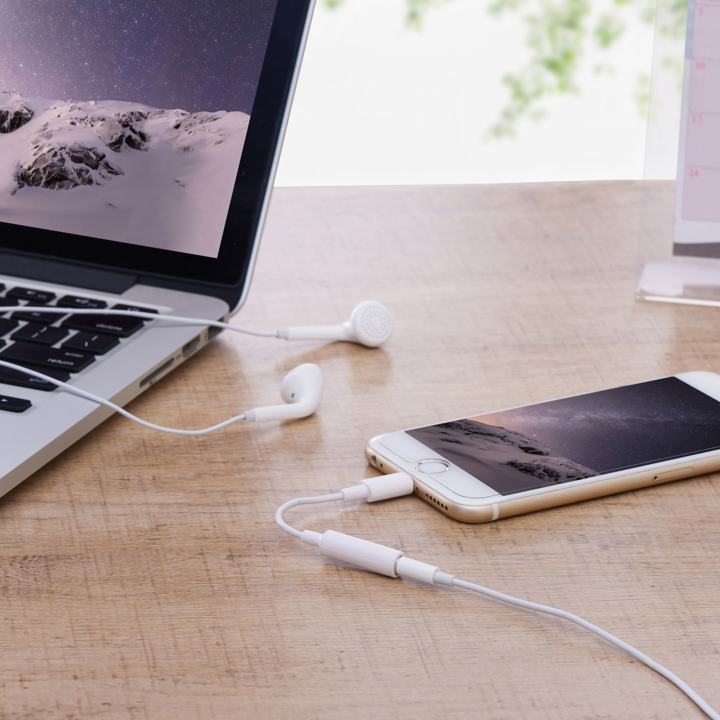 onn. Lightning to 3.5mm Jack Headphone Adapter