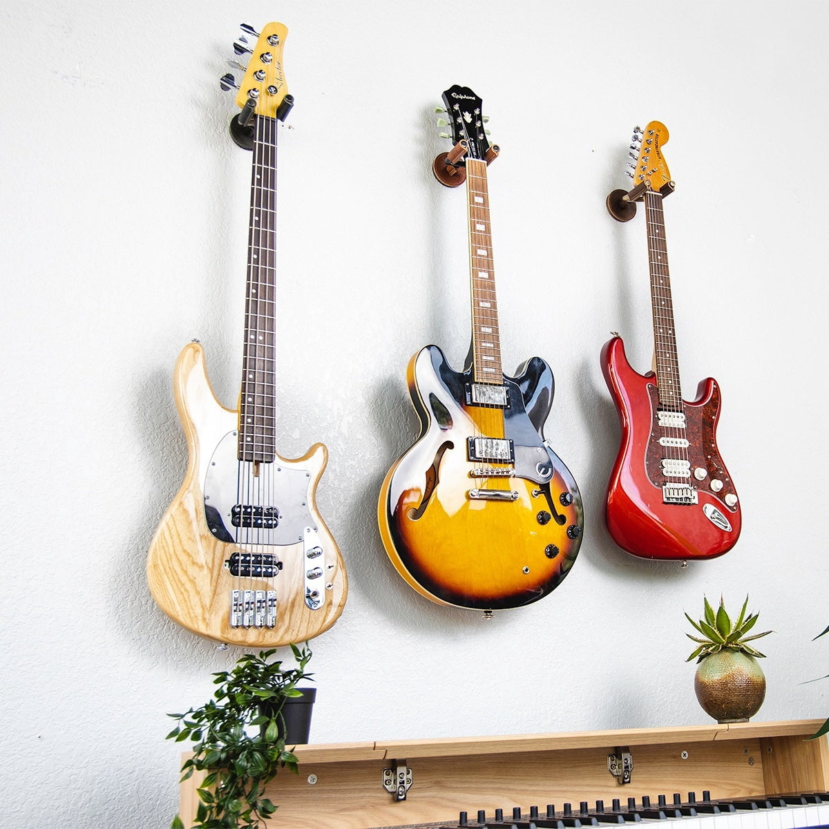Levy's Black Forged Guitar Hanger w/ Tan Leather