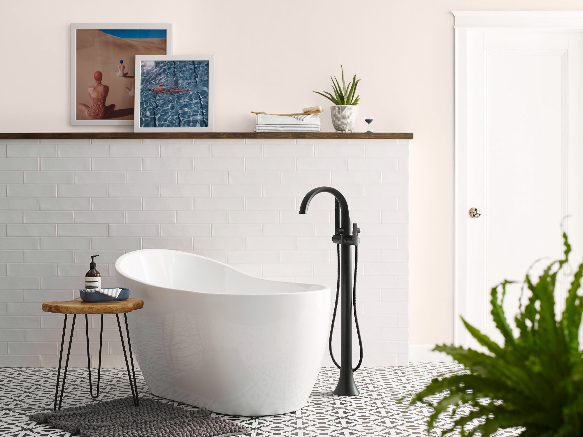 Moen S3105BL Doux Single Handle Lever Floor Mount Filler in Matte Black