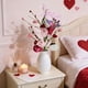 thumbnail image 4 of Tulipanes artificiales con ramas de bayas en forma de corazón | Decoración para el hogar en San Valentín | Arreglo floral artificial para porche, jardín y jardinera, 4 of 6