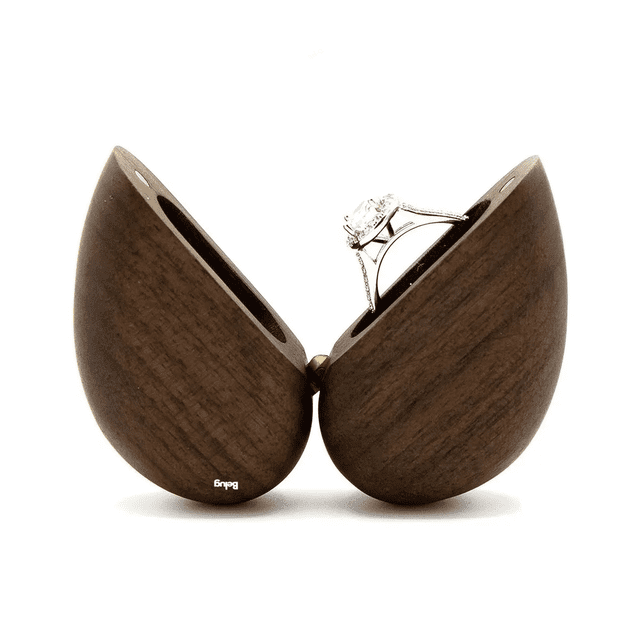 Caja Corazón Giratoria De Madera Nogal Para Anillos De Boda Belug, Café