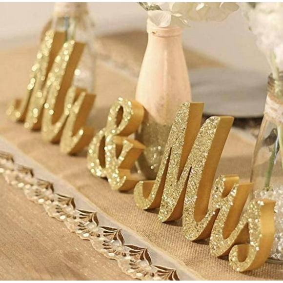 Decoración de mesa con letras de madera Mr & Mrs Golden Wedding