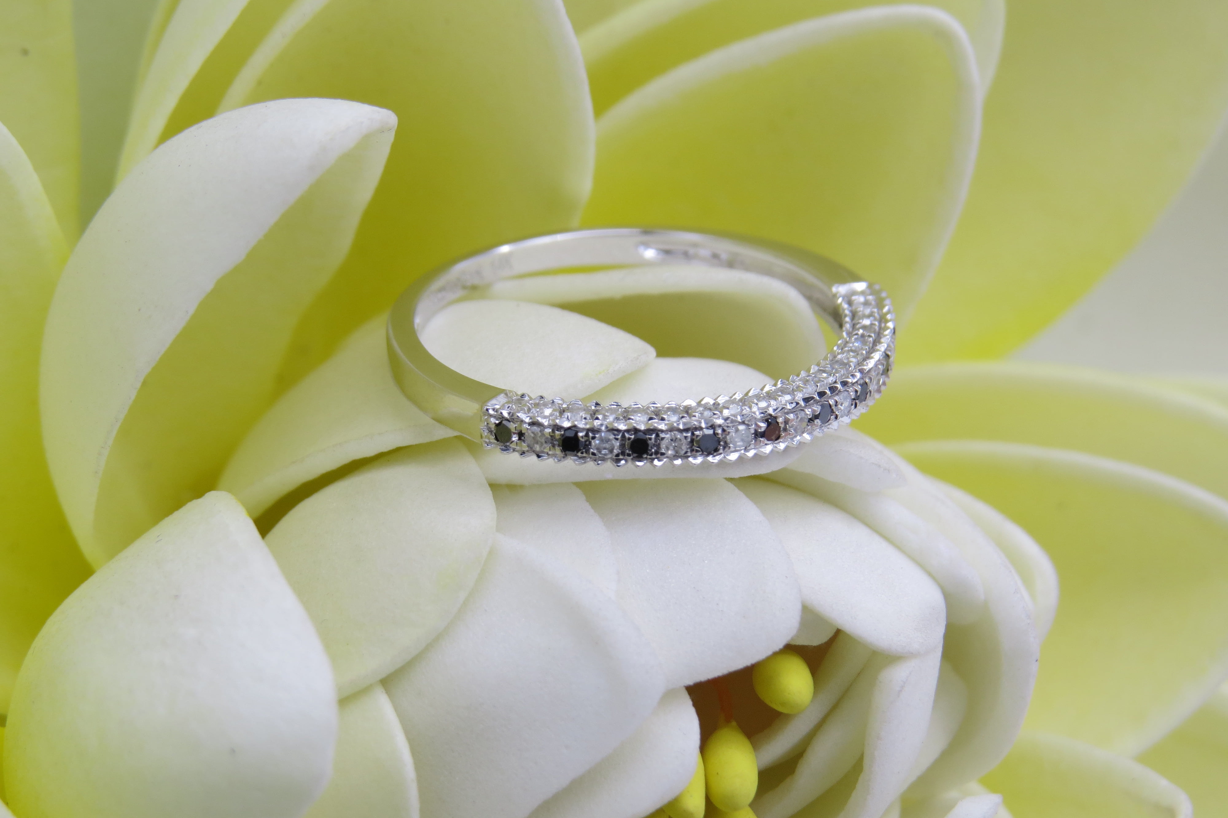 Dazzlingrock Collection 0.40 Carat (ctw) Alternating Round Black and White Diamond Wedding Band for Women in 10K White Gold, Size 7