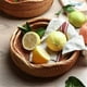 thumbnail image 4 of myvepuop Plato de frutas Cesta de pan de caña Cesta de frutas redonda Cuenco de almacenamiento de mimbre Cesta de servicio tejida natural Cuenco Organizador de mostrador de cocina Cesta decorativa A, 4 of 8