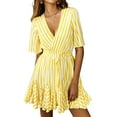 thumbnail image 1 of Robe Courte Plissée Aguichant pour Femme à Col en V Profond, Manches Courtes, Rayée, Portefeuille, Ourlet à Volants, avec Ceinture, Jaune, P, 1 of 5