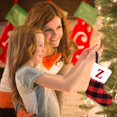 thumbnail image 4 of Medias navideñas de 7 pulgadas Medias navideñas clásicas con cuadros escoceses rojos Medias navideñas con letras Medias colgantes con puños de felpa de piel sintética, 4 of 4