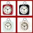 thumbnail image 4 of Reloj despertador con caja metálica cuadrada, pequeño, funciona con pilas y sin tictac., 4 of 4