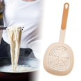 thumbnail image 1 of Colador de alimentos, colador de cocina con mango, mango largo, cómodo agarre, de malla fina, servidor de pasta para fideos de comida de té, naranja perfecl colador de cocina, 1 of 8