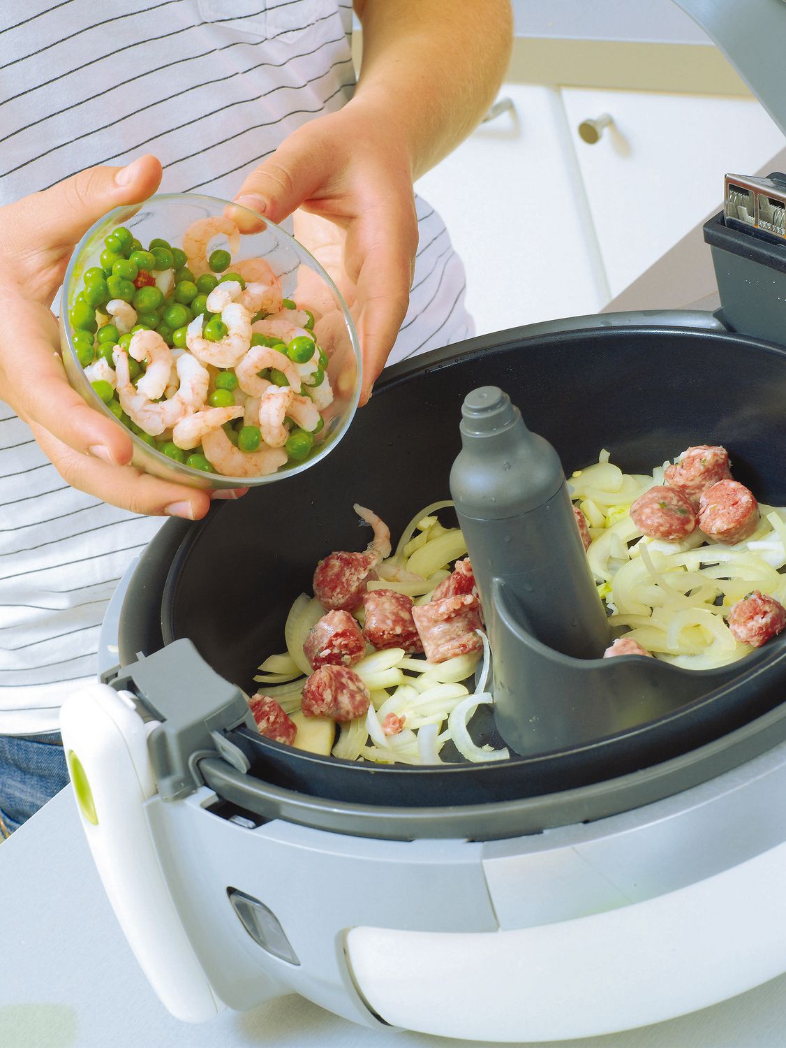 TFAL Actifry Original 2.2 lbs (1 Kg) FZ700051 White Color