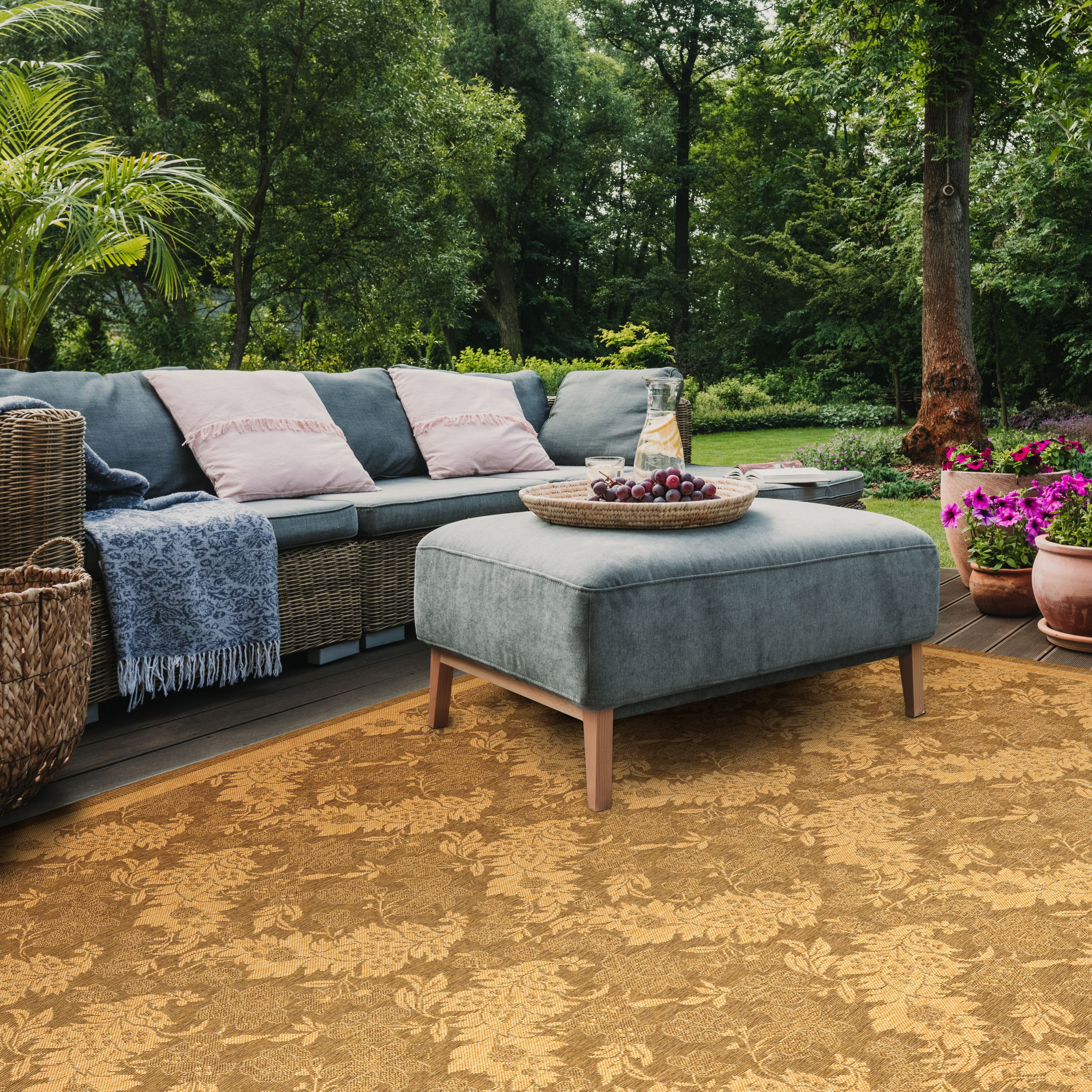 SAFAVIEH Courtyard Zowie Geometric Indoor/Outdoor Area Rug, Gold/Natural, 5'3" x 7'7"