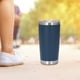 thumbnail image 5 of Vaso aislado al vacío de acero inoxidable, taza de viaje, taza de café con agua, pared doble con tapa de 20 oz para bebidas de al aire libre en Azul marino Sunnimix Vaso aislado al vacío, 5 of 8