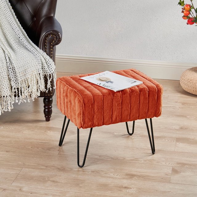 HOME SOFT THINGS OTOMAN/TABURETE SUPER SUAVE DE PIEL SINTÉTICA. OTOMAN TAPIZADO PARA REPOSAPIÉS CON PATAS DE METAL NEGRO Y ASIENTO ACOLCHADO. 48X33X43CM, OCRE OSCURO